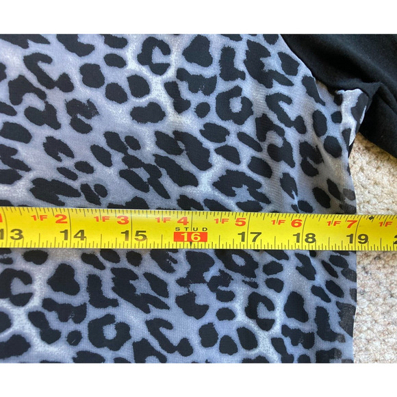 Womens Sz Medium VINCE CAMUTO Leopard Print Quarter Zip‎ Top Blouse 3/4 Sleeve - Picture 7 of 10
